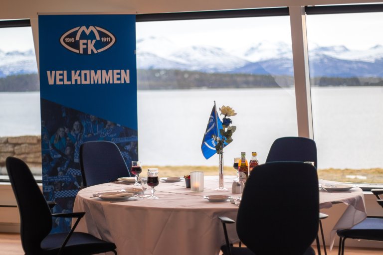 Rest - bord mot sjøen Velkommen skilt