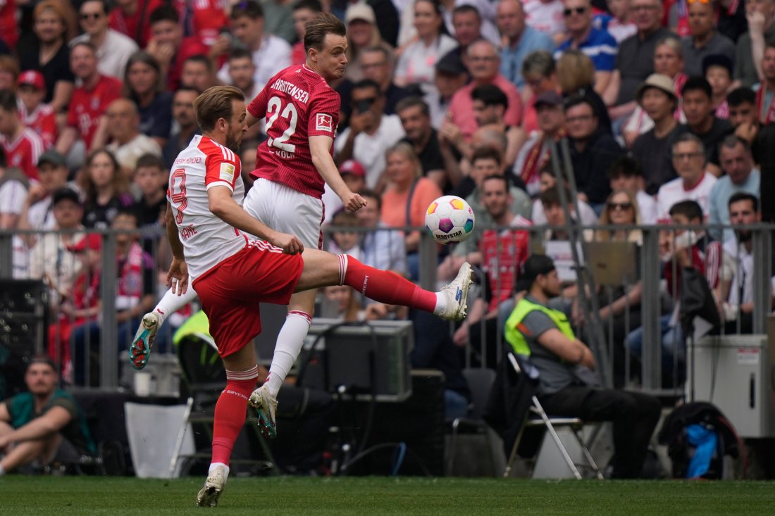 Jacob Steen Christensen i aksjon for FC Köln mot Bayern München.