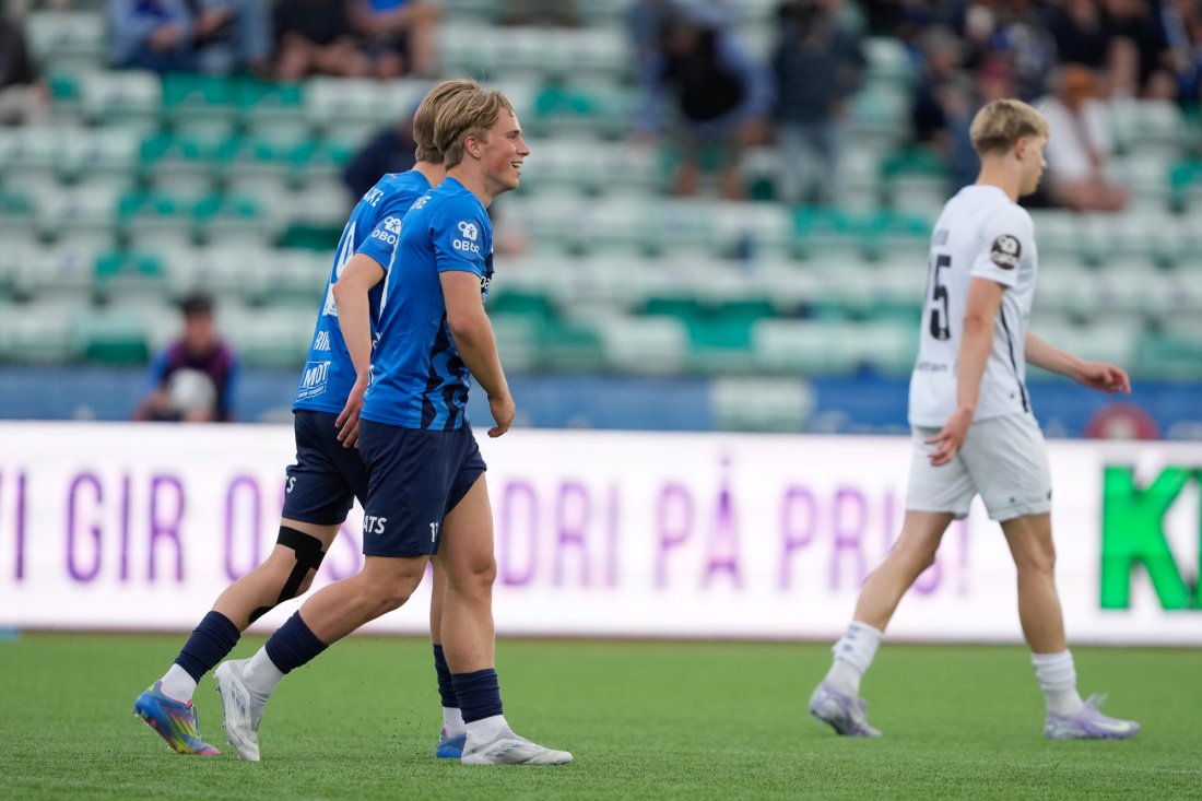 Oskar Spiten-Nysæter øker Stabæks ledelse til 4-2 under NM-kampen i fotball mellom Stabæk og Mjøndalen i 4. runde av NM på Nadderud stadion.