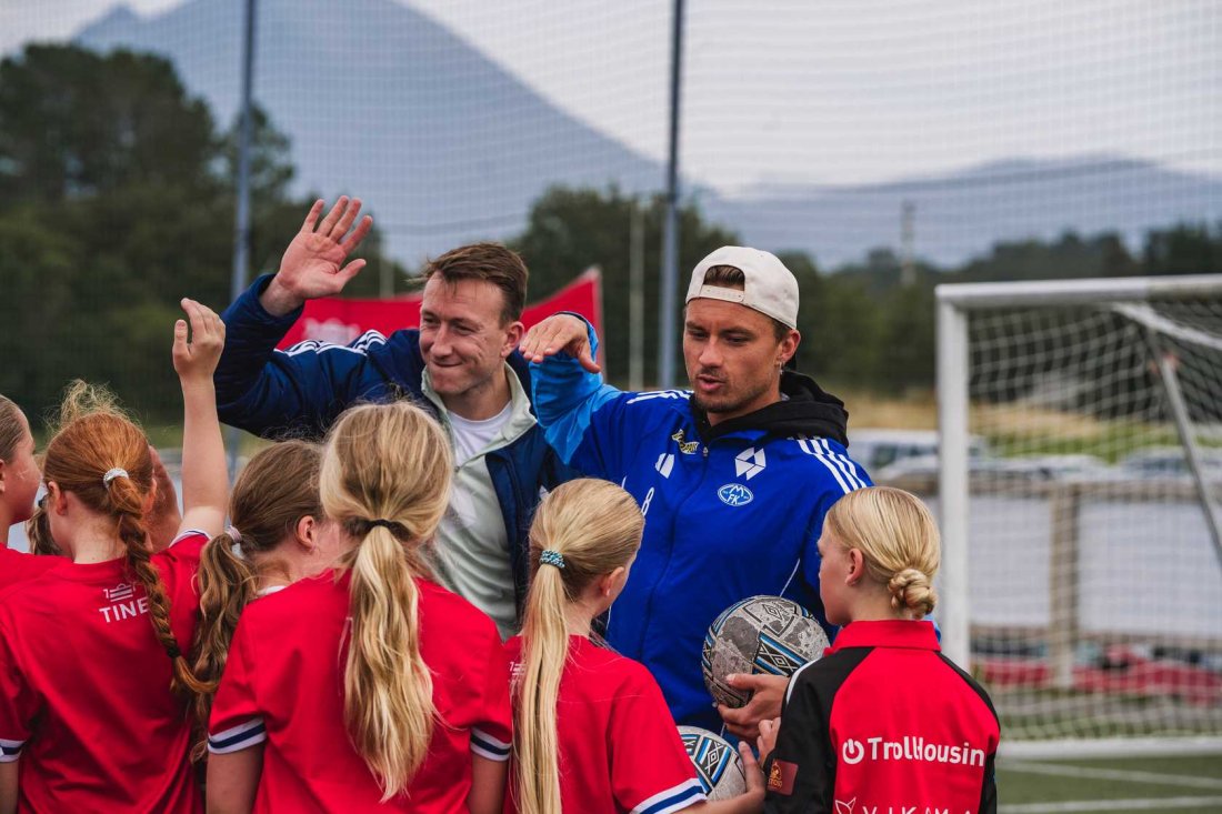 Sean McDermott og Fredrik Gulbrandsen på MFK-turné i Bud.