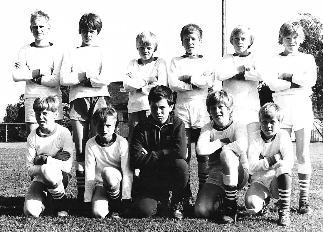Gutter 12-14. Bak f.v: Tore Gravdehaug, Snorre Strand, Claus Møller, Sverre Beyer, Asbjørn Outzen, ukjent. Foran f.v: Jan Erik Ukkelberg, Steiner Fagerli, Knut Nilsen, Harald Stranden, Tore Monsen