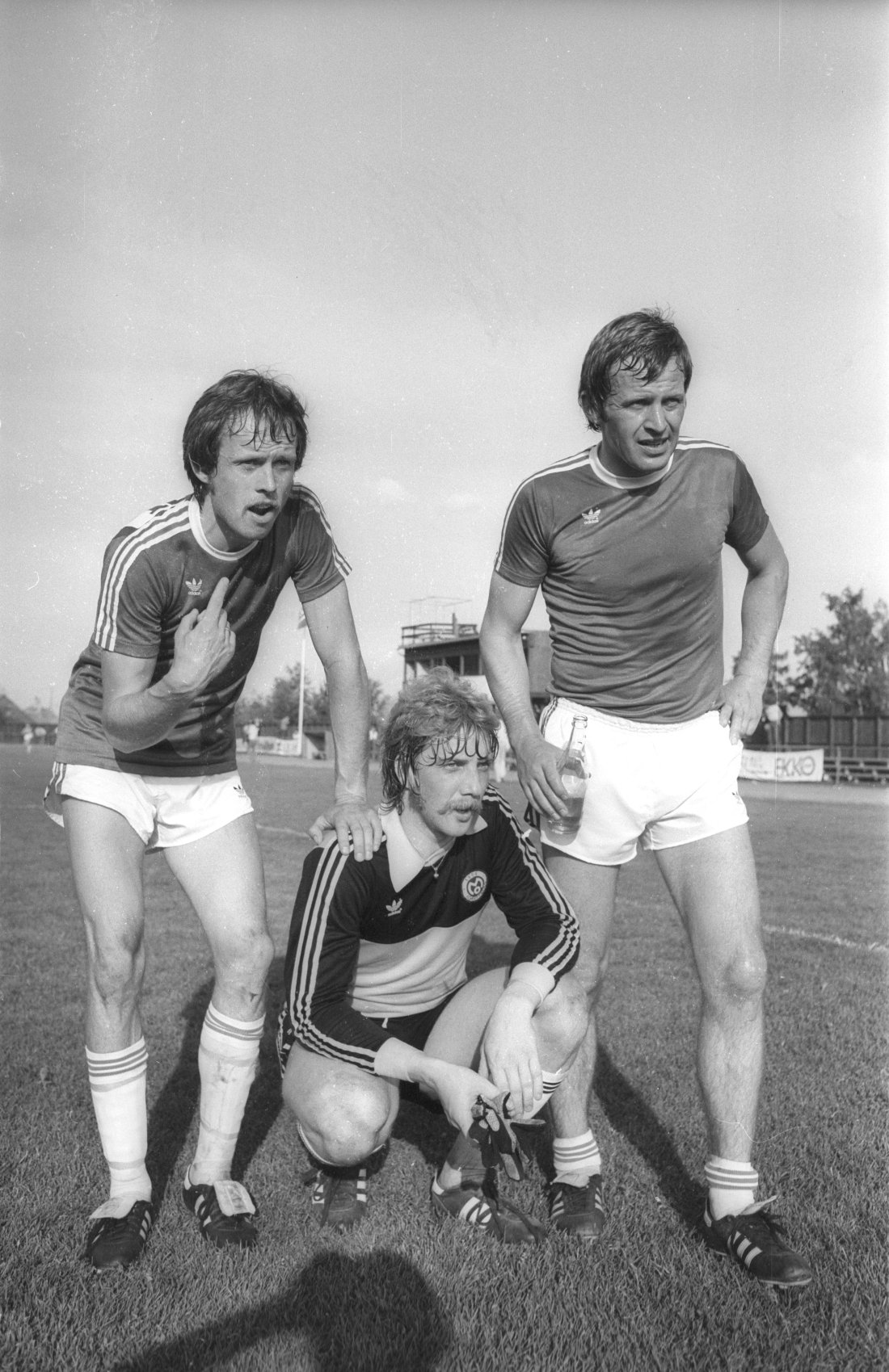 Brødrene Stein Olav og Harry Hestad etter 3-0 over Mo på Molde Stadion. Trykt i RB 25.6.1979