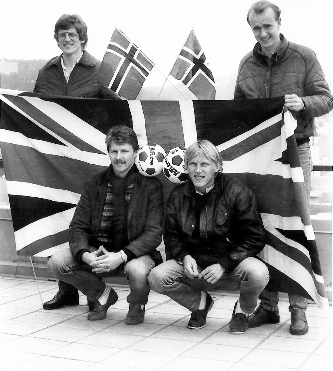 Inge Bratteteig og Knut Nesbø klar for England. Bak: Bertil Stranden og Steinar Henden.