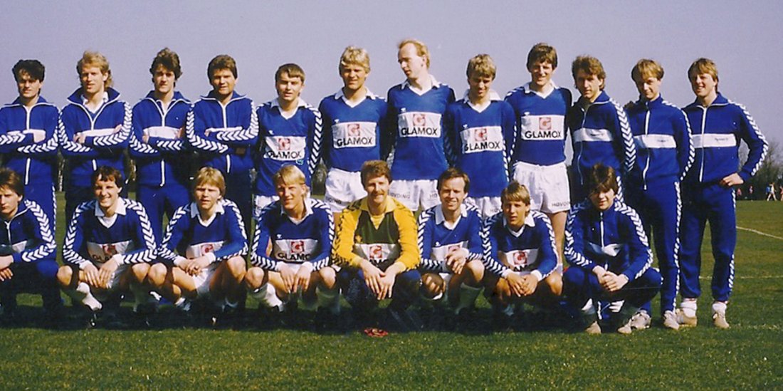 Bak f.v: Terje Sorthe, Rune Ulvestad, Børre Bjørsvik, Per Arne Aase, Stig Monsen, Alf Dahl, Steinar Henden, Tor Gunnar Hagbø, Bertil Stranden, Bjørnar Mykning, Lars Tore Brandeggen, Geir Malmedal. Foran f.v: Ove Heggem, Knut Hallvard Eikrem, Ulrich Møller, Knut Nesbø, Inge Bratteteig, Stein Olav Hestad, Jan Berg, Tore Jermstad.