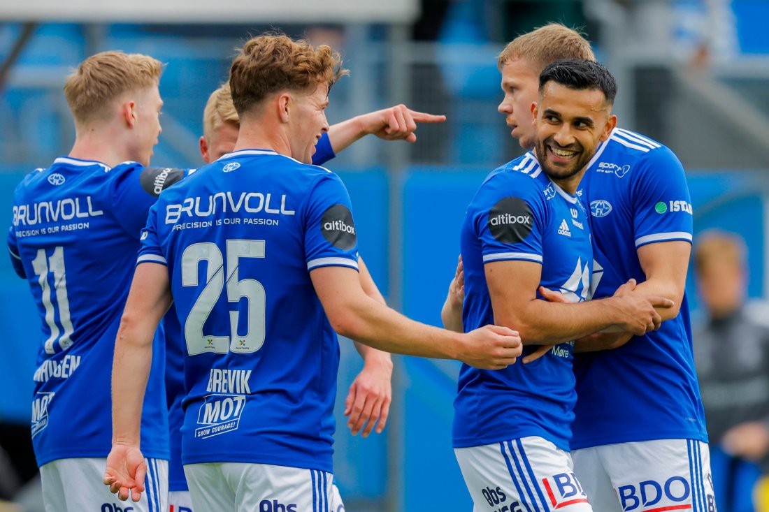 Etzaz Hussain feirer scoring med Ola Brynhildsen, Kristian Eriksen, Emil Breivik og Eirik Haugan. Foto: Svein Ove Ekornesvåg / NTB