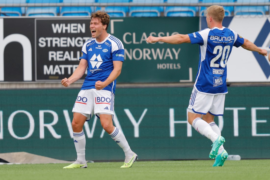 Emil Breivik feirer 3-0sammen med Kristian Eriksen. Nå er det bare å glede seg til mer cupfotball. Foto: Svein Ove Ekornesvåg / NTB