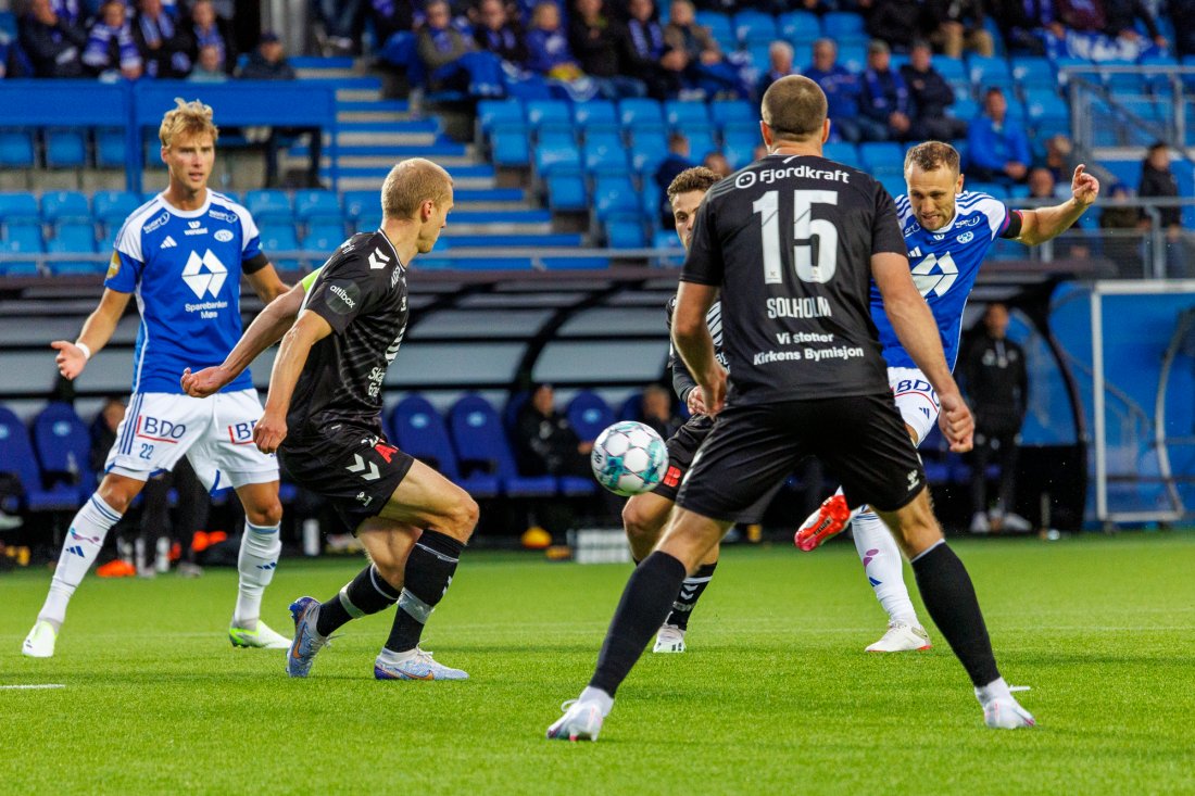 Magnus Wolff Eikrem setter inn 4-1. Foto: Svein Ove Ekornesvåg / NTB