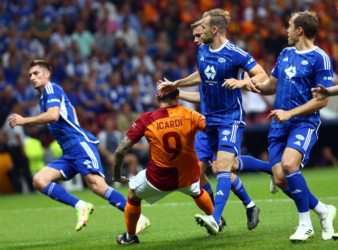 Mauro Icardi ble revet ned inne i feltet og fikk straffe tidlig i kampen. Foto: dia images / NTB