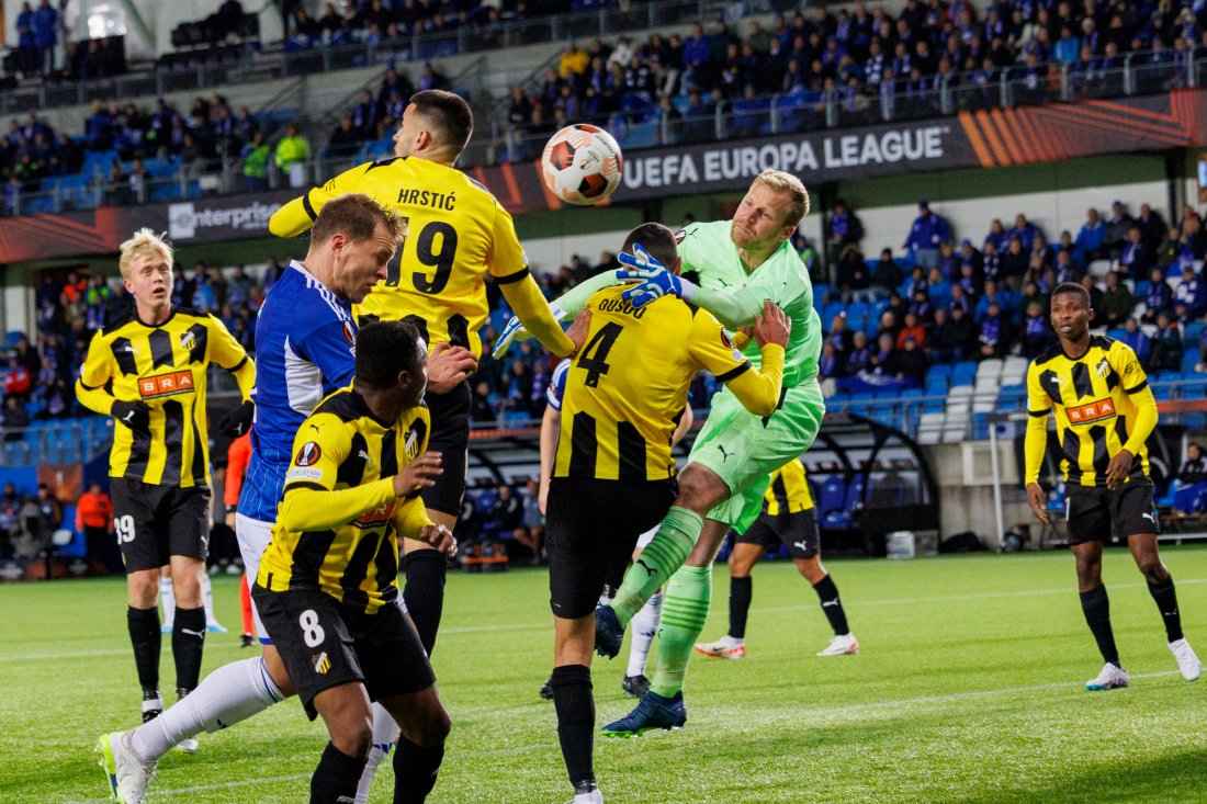 Martin Bjørnbak header inn 5-1 etter corner. Foto: Svein Ove Ekornesvåg / NTB