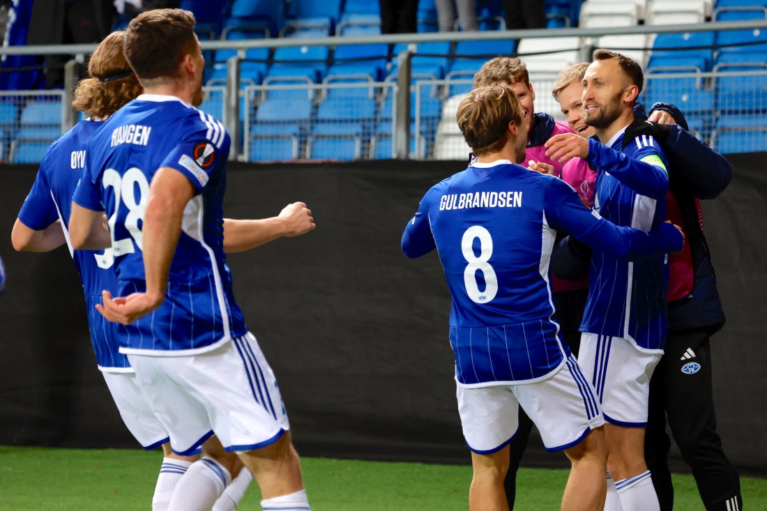 Magnus Wolff Eikrem feirer 4-1-målet. Foto: Svein Ove Ekornesvåg / NTB