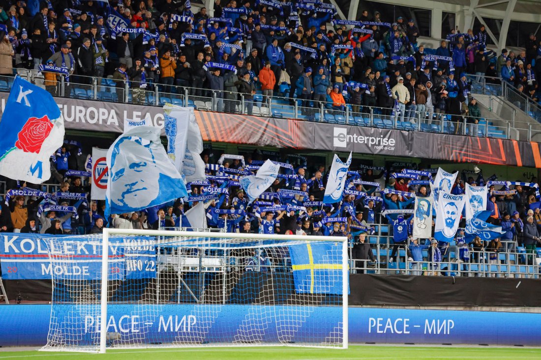 Blåhvite supportere på tribunen fikk en god opplevelse mot svenskene. Foto: Svein Ove Ekornesvåg / NTB