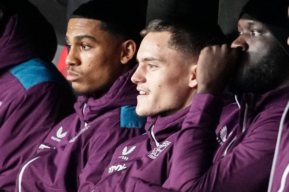 Superstjernen Florian Wirtz ble sittende på benken hele kampen. Foto: Martin Meissner, NTB / AP