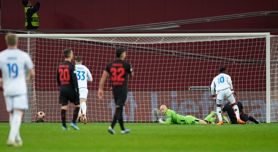 Vi har scoret i Tyskland! Eric Kitolano satte inn trøstemålet et kvarter før slutt. Foto: Martin Meissner, NTB / AP