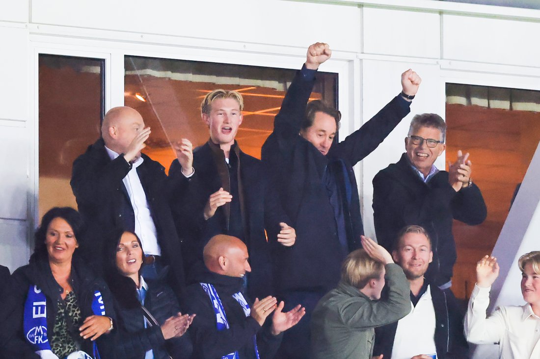 Kjell Inge Røkke jubler desto mer etter Kristoffer Haugens utligning. Foto: Svein Ove Ekornesvåg / NTB