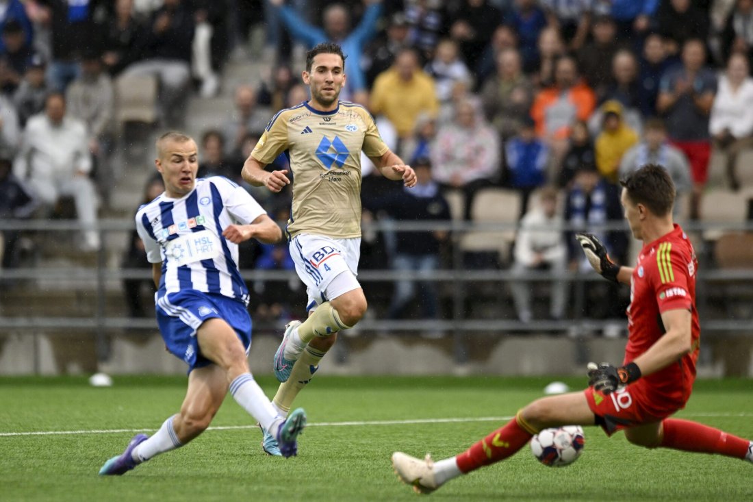 Benjamin Tiedemann rakk bare være tilskuer da Toni Keskinen satte inn kampens eneste mål. Foto: Vesa Moilanen / Lehtikuva / NTB