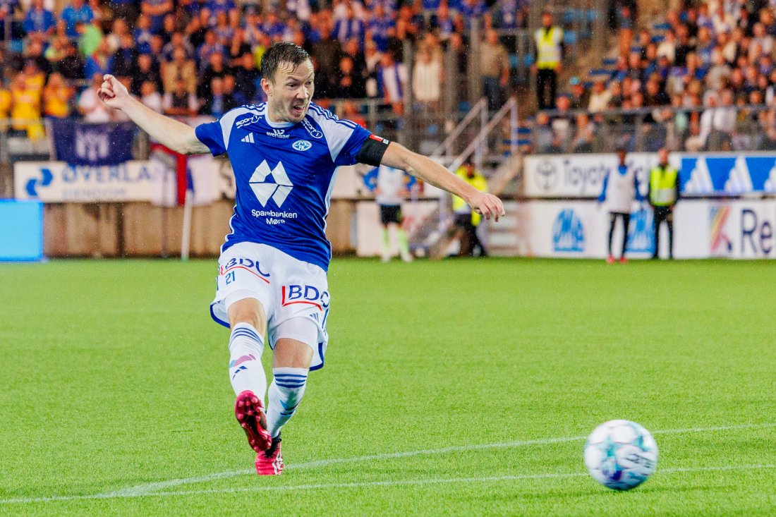 Martin Linnes scorer seiersmålet langt ut i 2. ekstraomgang. Foto: Svein Ove Ekornesvåg / NTB