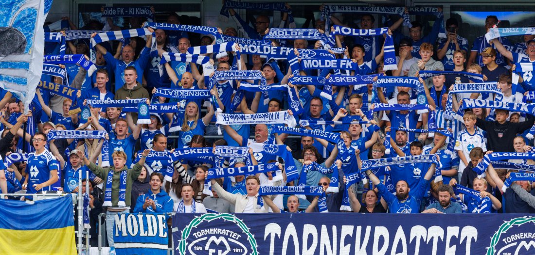 Fullsatte tribuner og fantastisk stemning på Aker stadion! Foto: Svein Ove Ekornesvåg / NTB