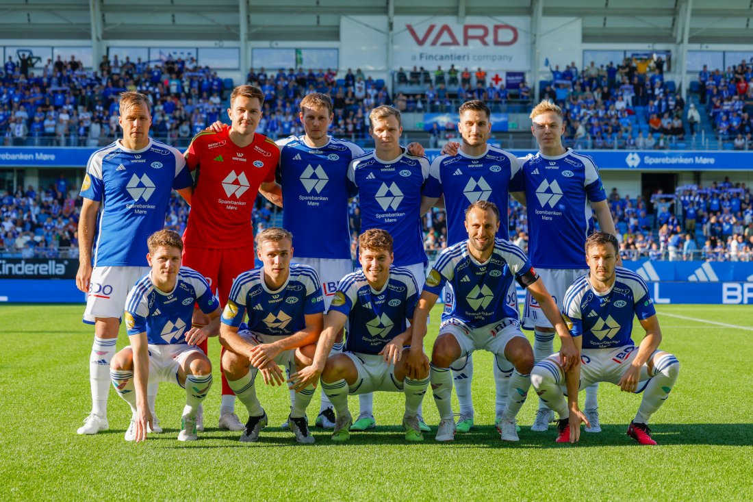 De 11 som fikk starte hjemme mot HJK: Bak fra venstre: Martin Bjørnbak, Jacob Karlstrøm, Anders Hagelskjær, Eirik Haugan, Kristoffer Haugen, Ola Brynhildsen. Foran fra venstre: Markus Kaasa, Sivert Mannsverk, Emil Breivik, Magnus Wolff Eikrem og Martin Linnes.Foto: Svein Ove Ekornesvåg / NTB