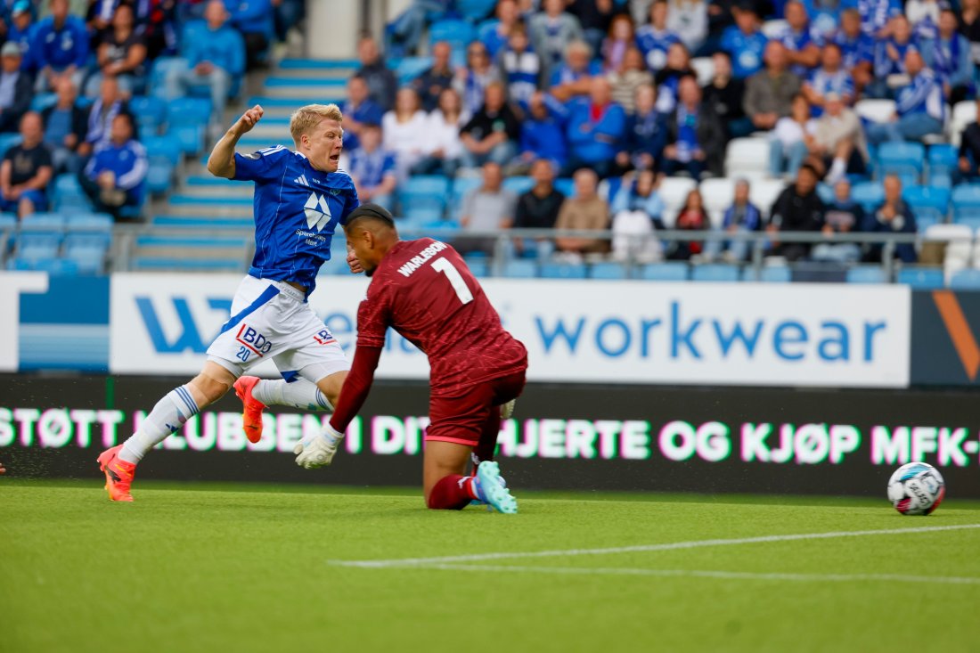 Kristian Eriksen setter inn 1-0 før tre minutt har gått. Foto: Frederik Ringnes / NTB