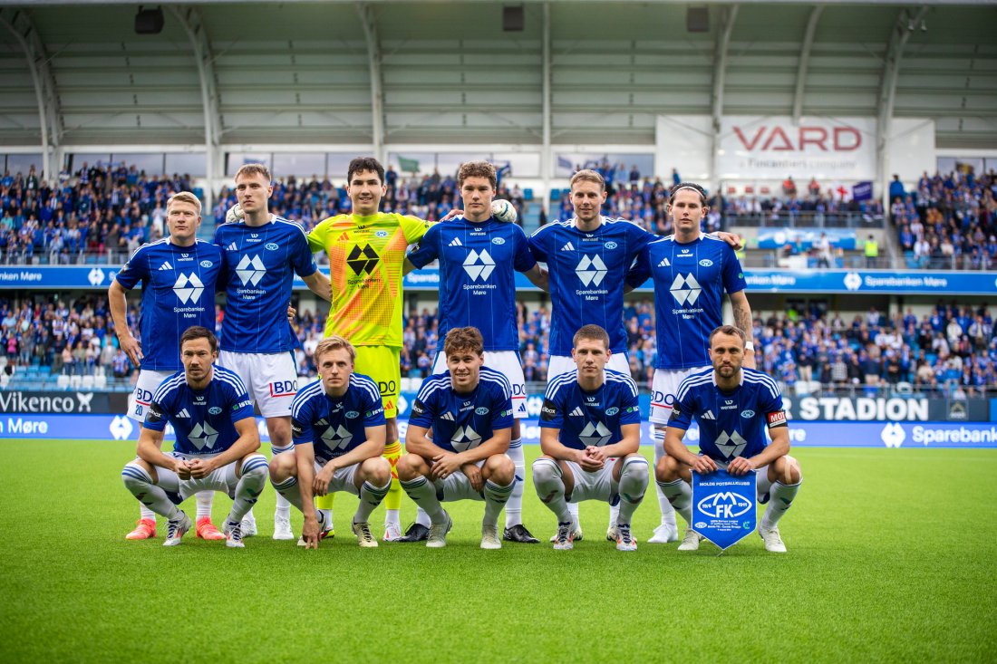 Moldes startellever mot Cercle Brugge. Foran fra venstre: Martin Linnes, Mats Møller Dæhli, Emil Breivik, Markus Kaasa, Magnus Wolff Eikrem. Bak fra venstre: Kristian Eriksen, Valdemar Lund, Albert Posiadala, Casper Øyvann, Anders Hagelskjær og Mathias Fjørtoft Løvik. Foto: Frederik Ringnes / NTB