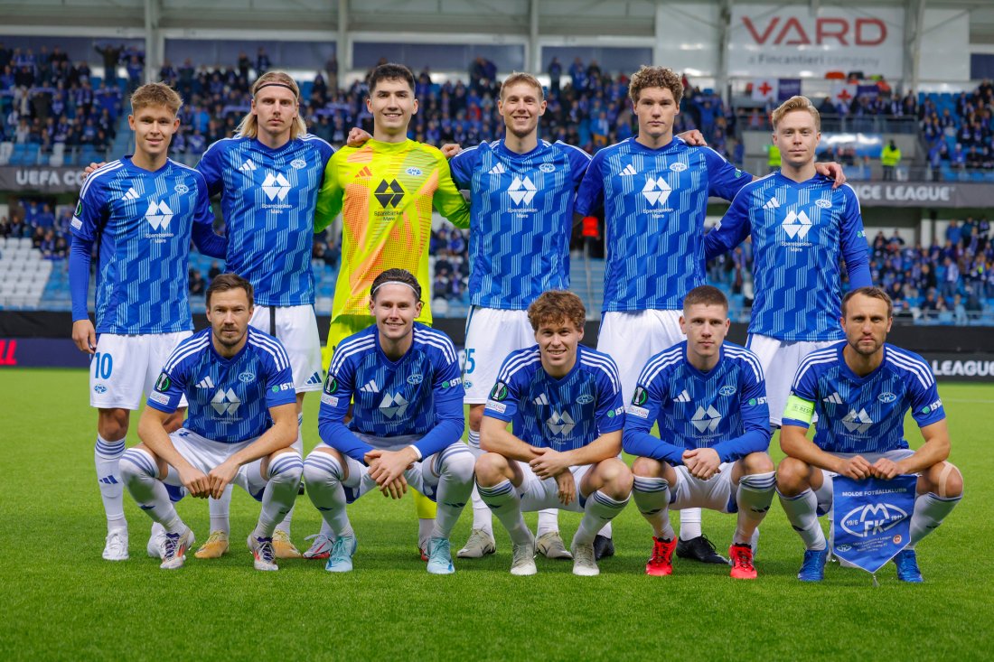 Moldes 11 fra start mot Larne. Foran fra venstre; Martin Linnes, Mathias Fjørtoft Løvik, Emil Breivik, Markus Kaasa og Magnus Wolff Eikrem. Bak fra venstre Mads Enggård, Isak Helstad Amundsen, Albert Posiadala, Anders Hagelskjær, Casper Øyvann og Ola Brynhildsen. Foto: Svein Ove Ekornesvåg / NTB