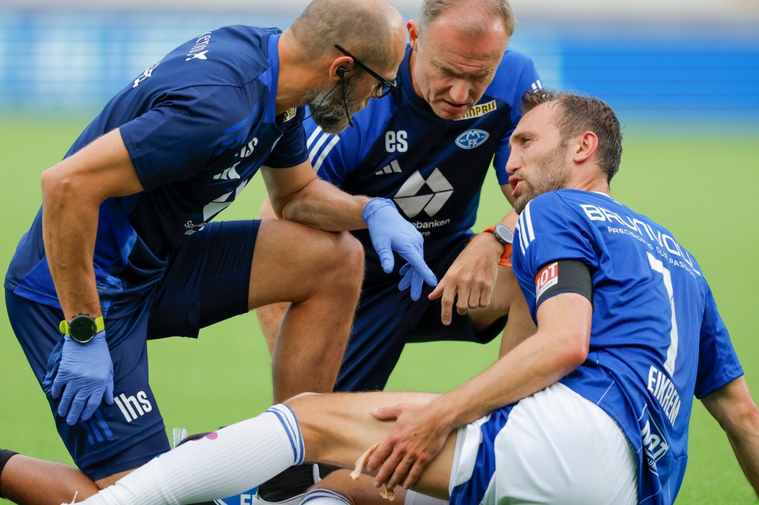 Magnus Wolf Eikrem måtte ut med skade mot Silkeborg. Foto: Svein Ove Ekornesvåg / NTB