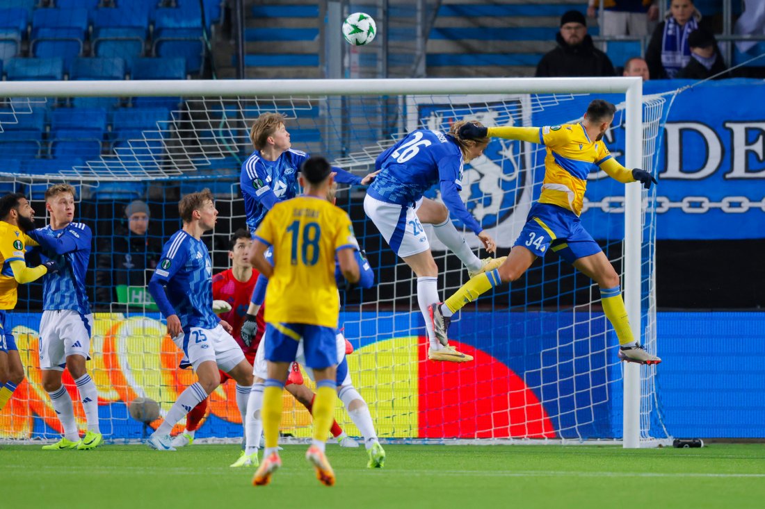 Konstantinos Laifis header inn kampens eneste mål i Molde. Foto: Svein Ove Ekornesvåg / NTB