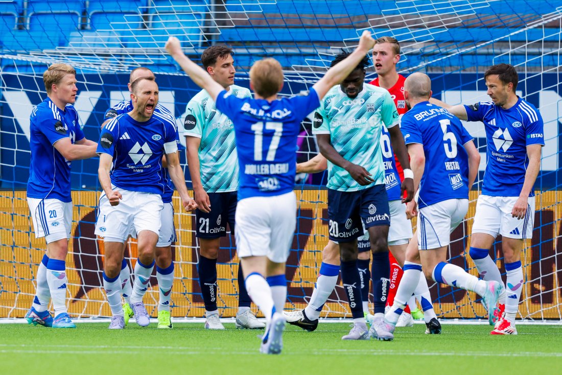 Magnus Wolff Eikrem scorer 1-0-målet - alt ser lyst ut! Foto: Svein Ove Ekornesvåg / NTB