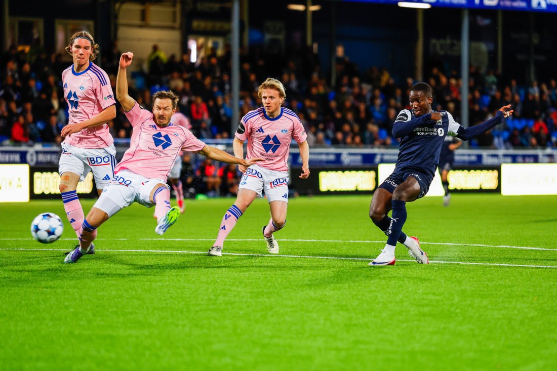 Isah Ubandoma setter inn 1-1 etter en kontring. Casper Øyvann, Martin Linnes og Mats Møller Dæhli får ikke avverget. Foto: Svein Ove Ekornesvåg / NTB