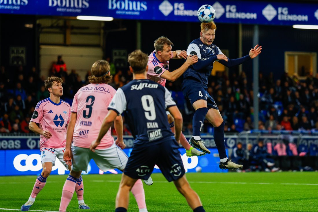 Marius Berntsen Olsen vinner i lufta og header inn 2-1. Foto: Svein Ove Ekornesvåg / NTB