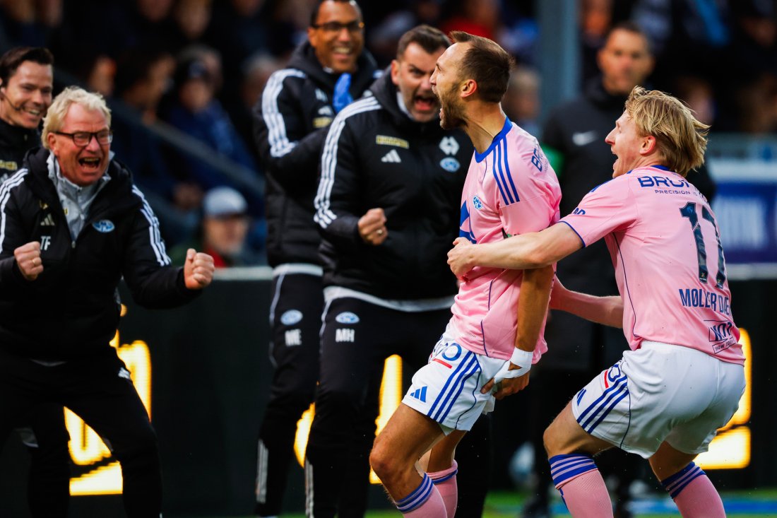 Drømmemål og ekstase på moldebenken i 1. omgang. Foto: Svein Ove Ekornesvåg / NTB