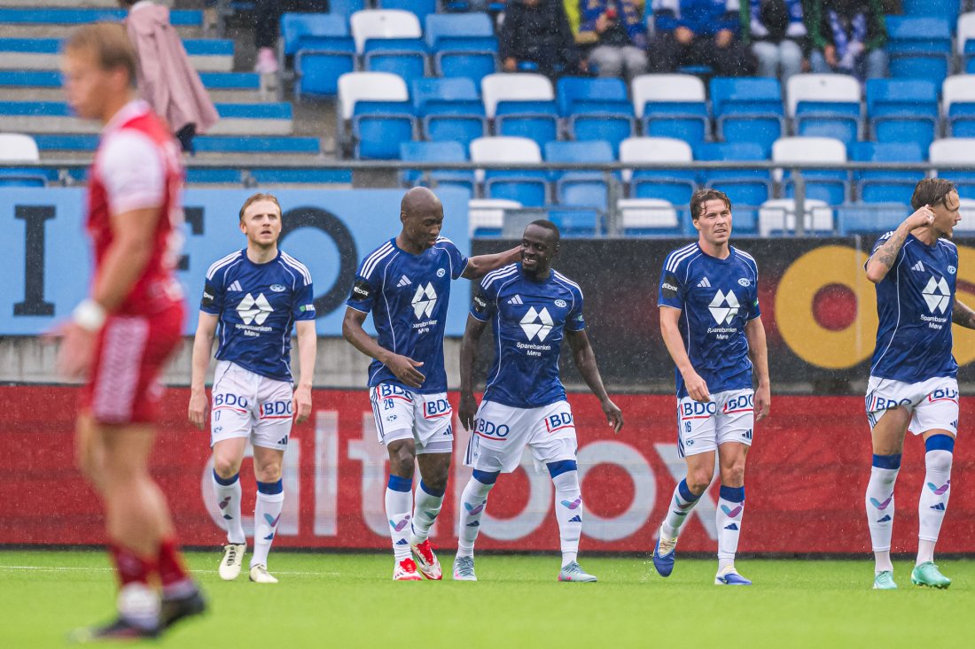 Caleb Zady Sery feirer 2-0 - hans andre scoring på hjemmebane. Foto: Marius Simensen / NTB