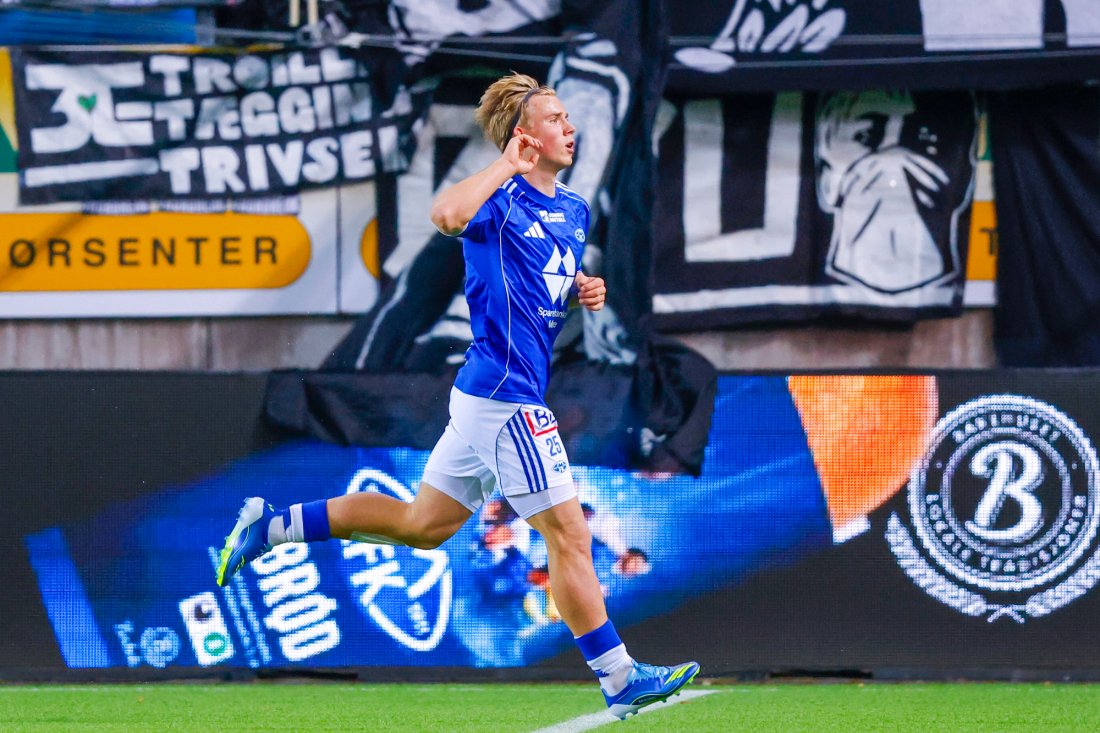 Oskar Spiten-Nysæter løp forbi Rosenborg-fansen etter å ha satt inn 3-1. Foto: Svein Ove Ekornesvåg / NTB