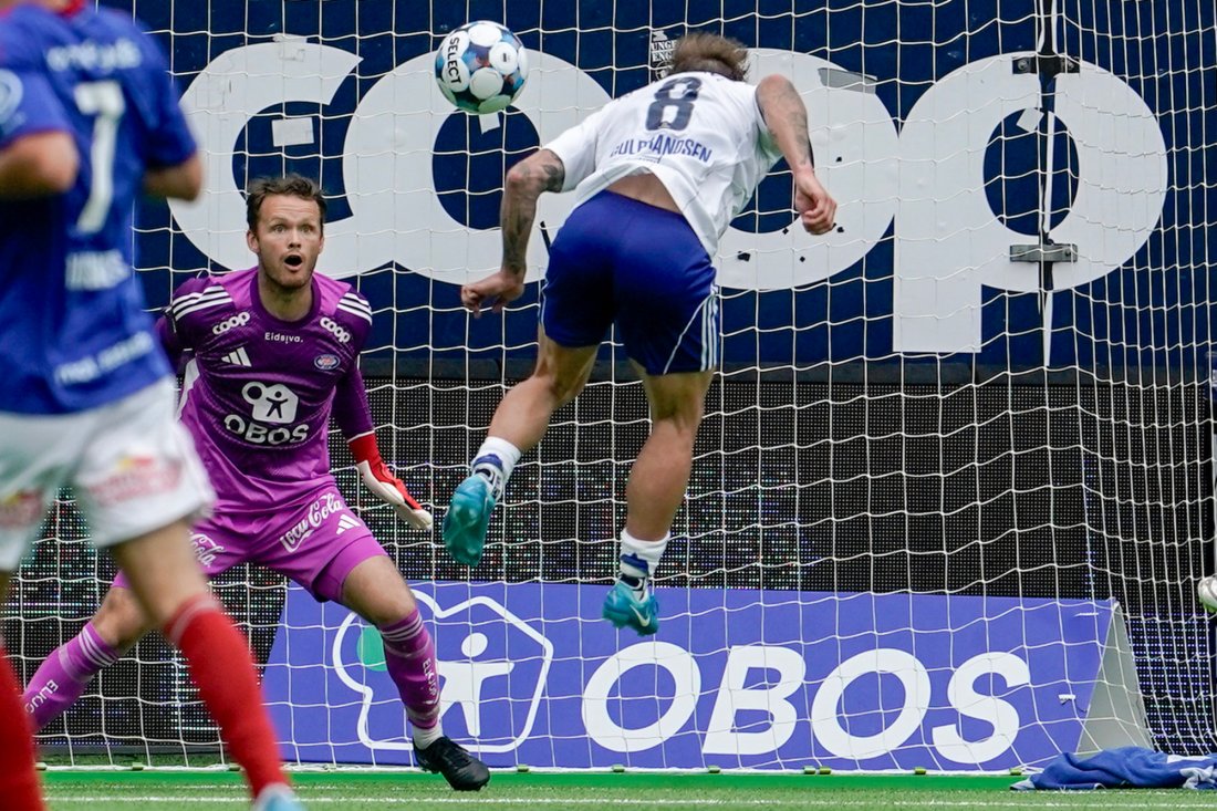 Fredrik Gulbrandsen stupheader inn seiersmålet mot Vålerenga. Foto: Jonas Been Henriksen / NTB