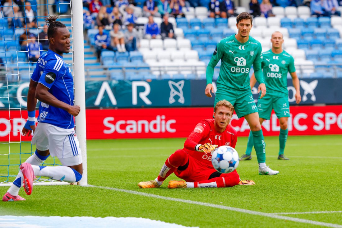 Marcus Sandberg vant alle duellene med Jalal Abdullai. Foto: Svein Ove Ekornesvåg / NTB
