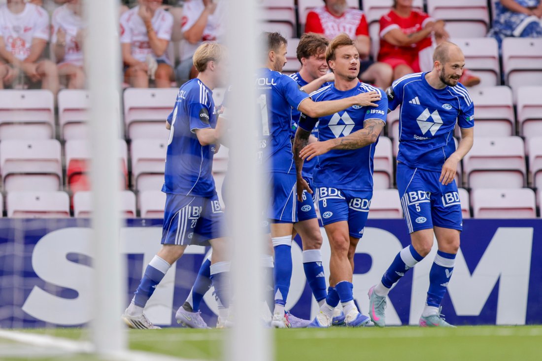 Moldejubel etter Eirik Hestads superscoring i starten av kampen. Foto: Christoffer Andersen / NTB