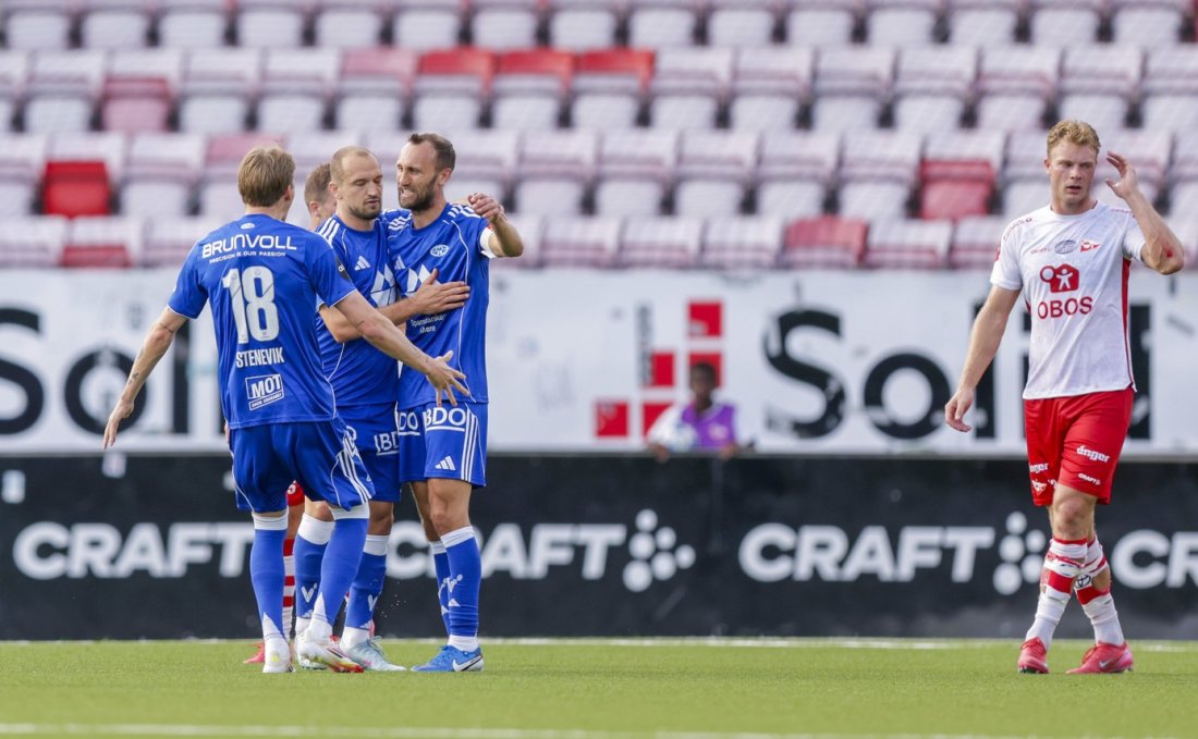 Molde med rolig feiring av 2-0 etter lang VAR-sjekk. Foto: Christoffer Andersen / NTB
