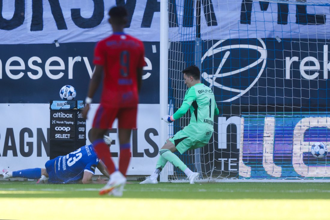 Stefan Ingi Sigurdarson setter inn 1-0. Foto: Trond R. Teigen / NTB