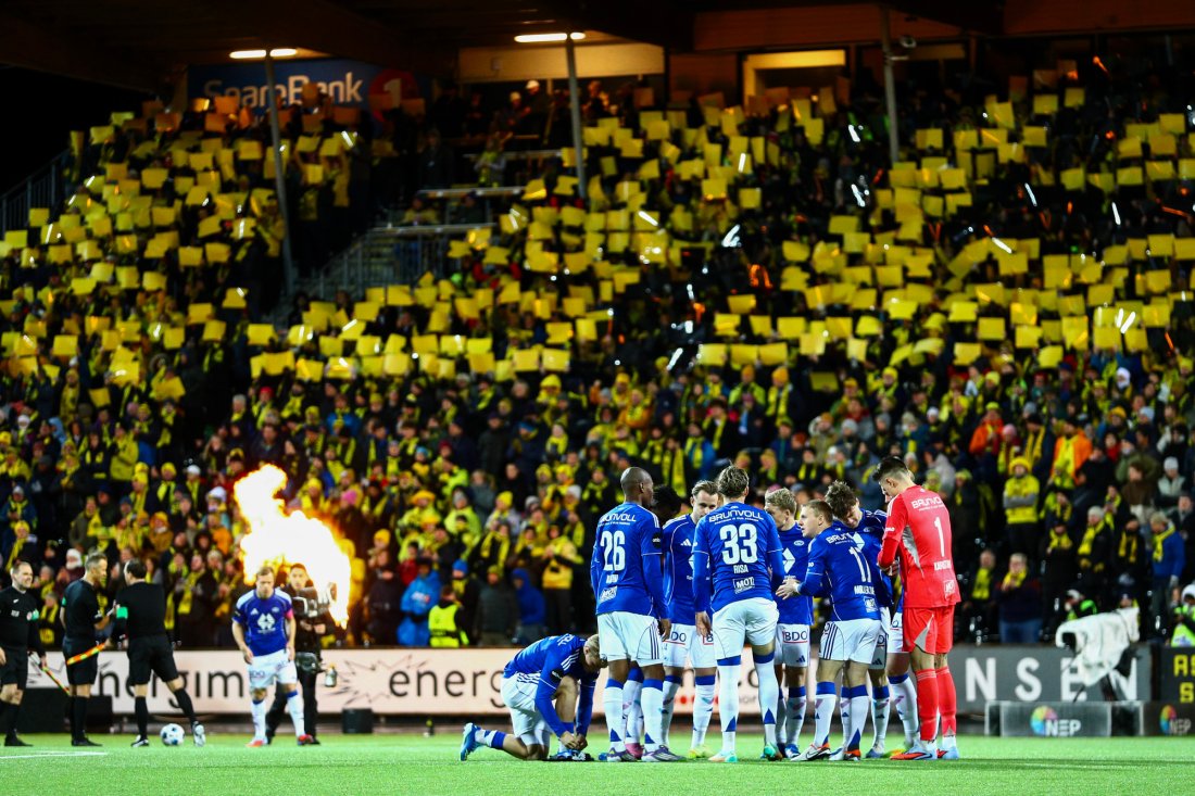 Siste pep talk før kampstart. Foto: Mats Torbergsen / NTB