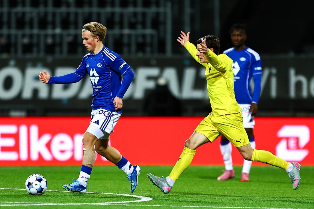 Usikker på hva Sondre Brunstad Fet driver med bak Oskar Spiten-Nysæter her. Skræmmern? Foto: Mats Torbergsen / NTB