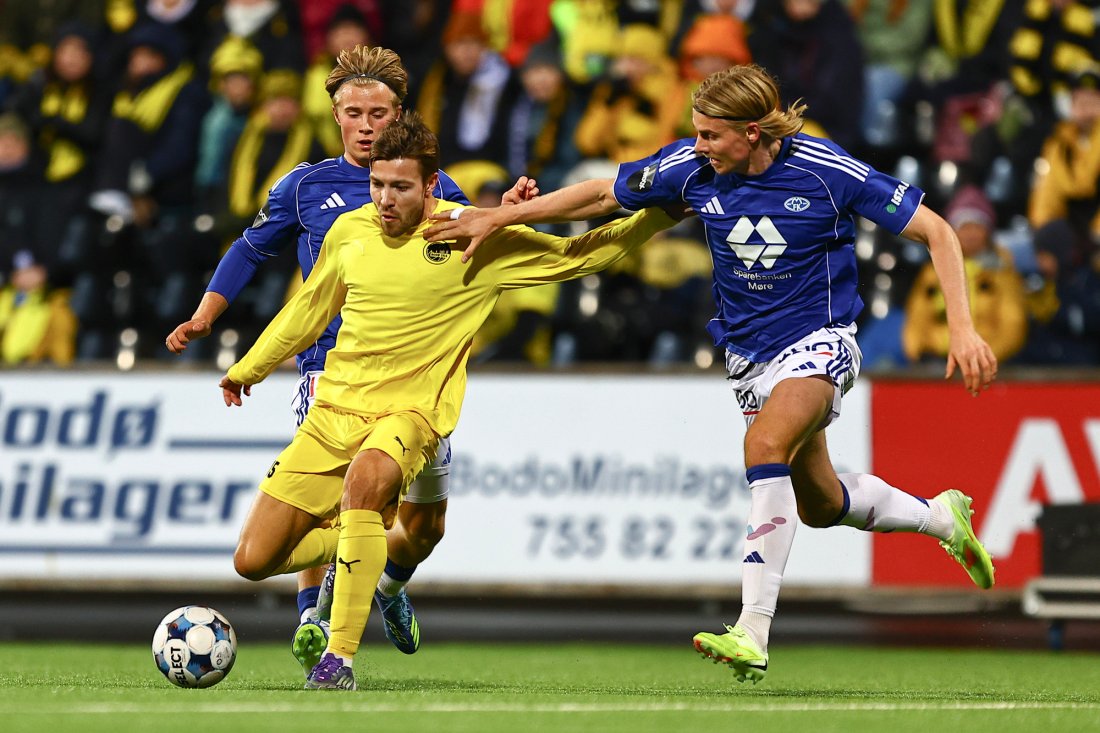 Isak Helstad Amundsen i kamp mot Fredrik Bjørkan. Foto: Mats Torbergsen / NTB