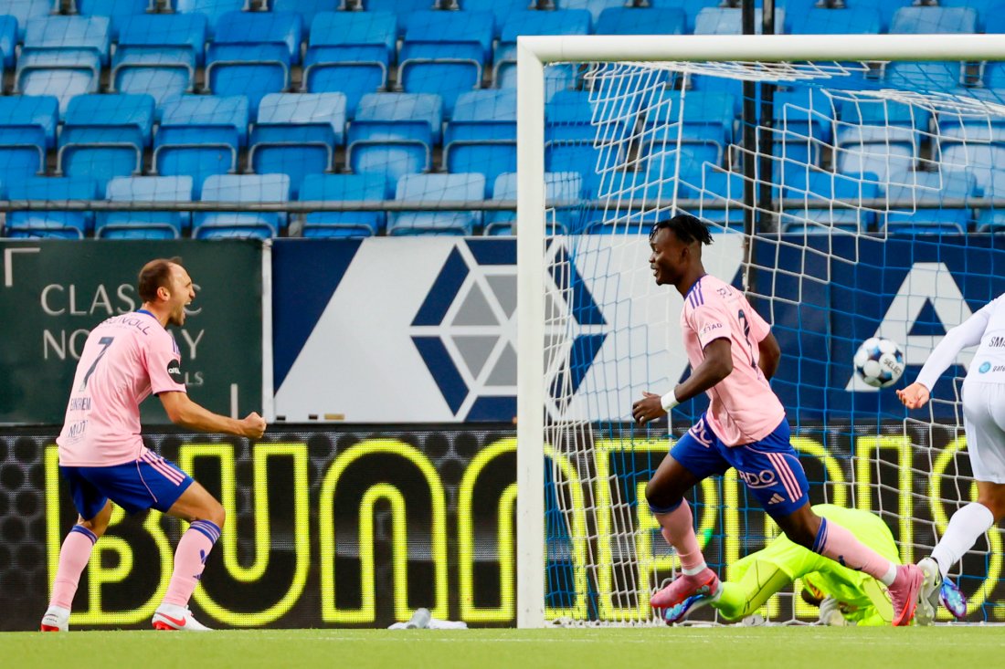 Jalal Abdullai og Magnus Wolff Eikrem jubler for 1–1. Foto: NTB
