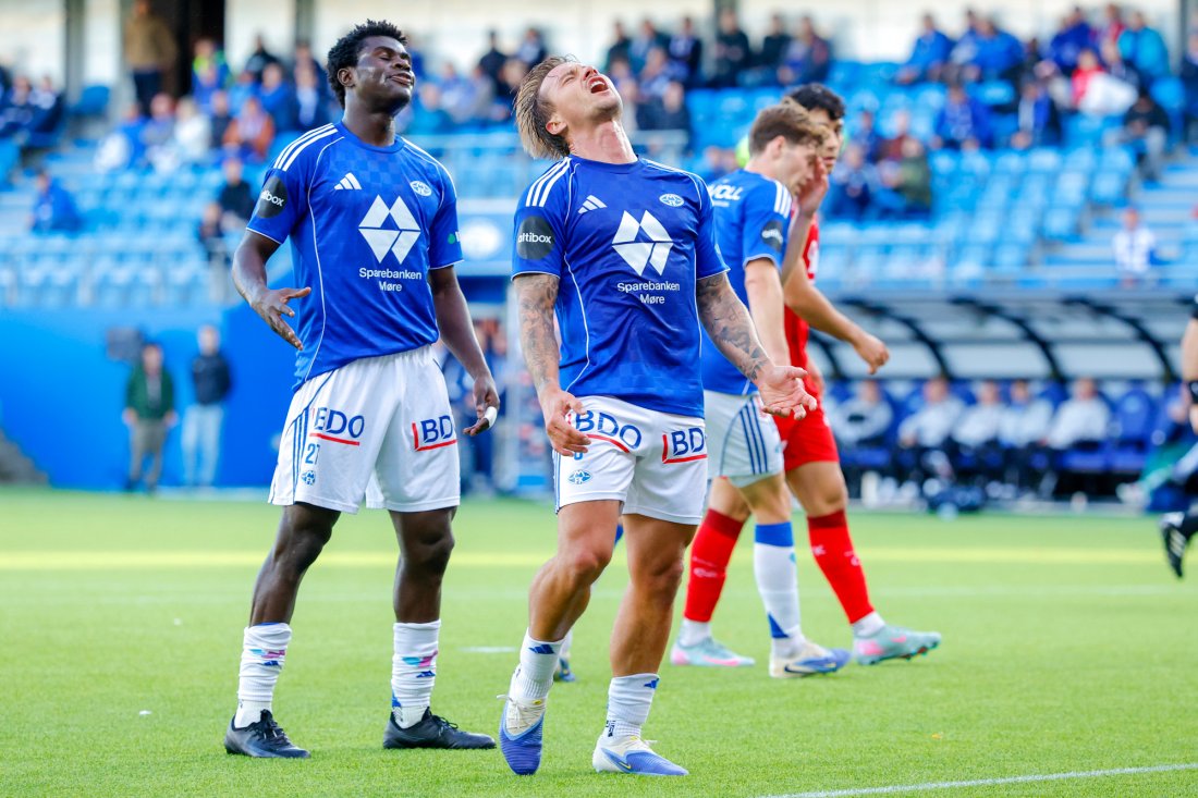 Fredrik Gulbrandsen og Daniel Daga fortviler over misbrukte sjanser. Foto: Svein Ove Ekornesvåg / NTB