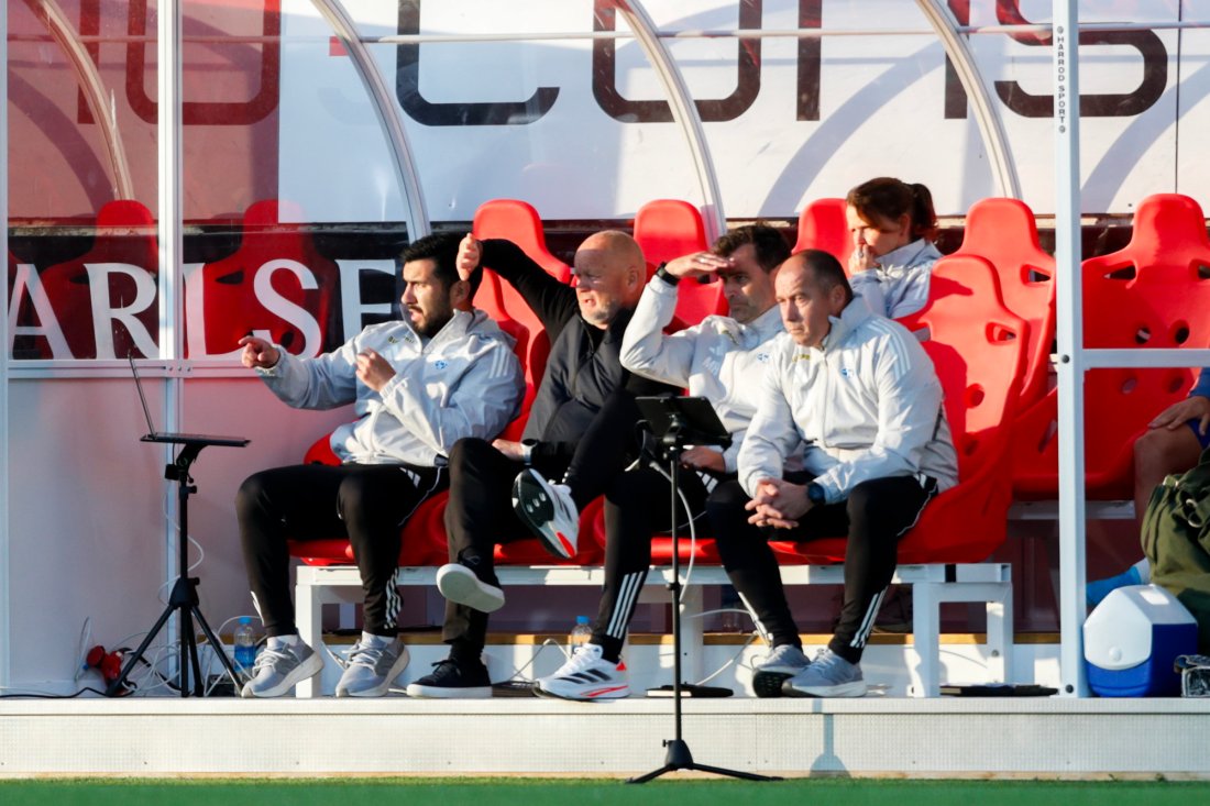 Motgang og motlys i midnattssola for Per-Mathias Høgmo og resten av moldebenken. Foto: Rune Stoltz Bertinussen / NTB