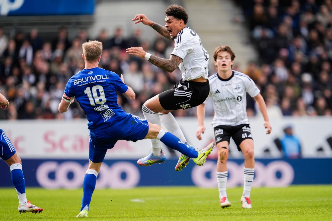 Eirik Haugan har ingen planer om å slippe Noah Holm til sjanser. Foto: Ole Martin Wold / NTB