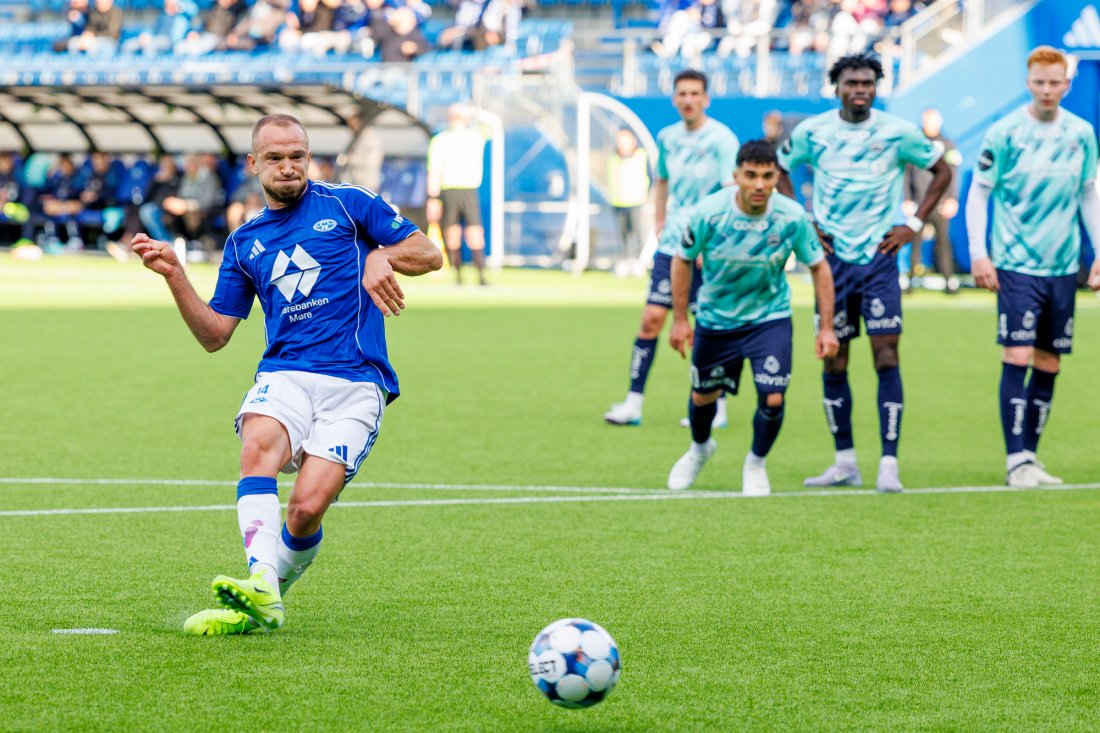 Veton Berisha bommer på straffesparket og dermed forble Molde målløs og poengløs i lokaloppgjøret. Foto: Svein Ove Ekornesvåg / NTB