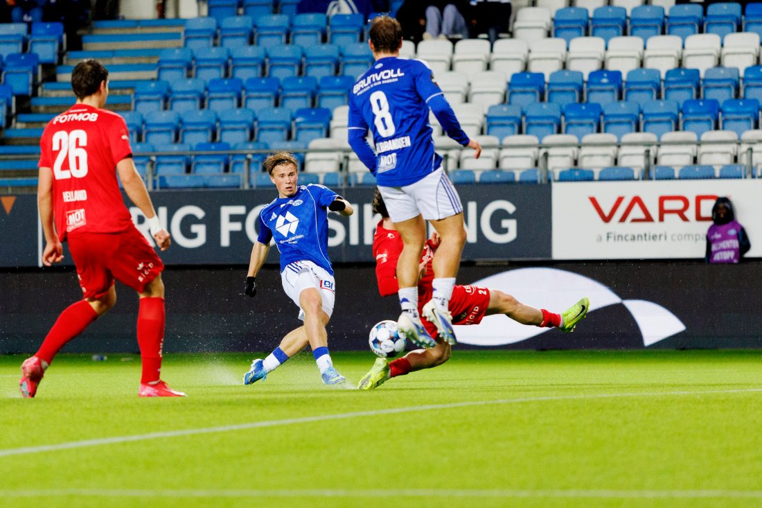 Oskar Spiten-Nysæter avsluttet kampens flotteste angrep da han satte inn 2-0. Foto: Svein Ove Ekornesvåg / NTB