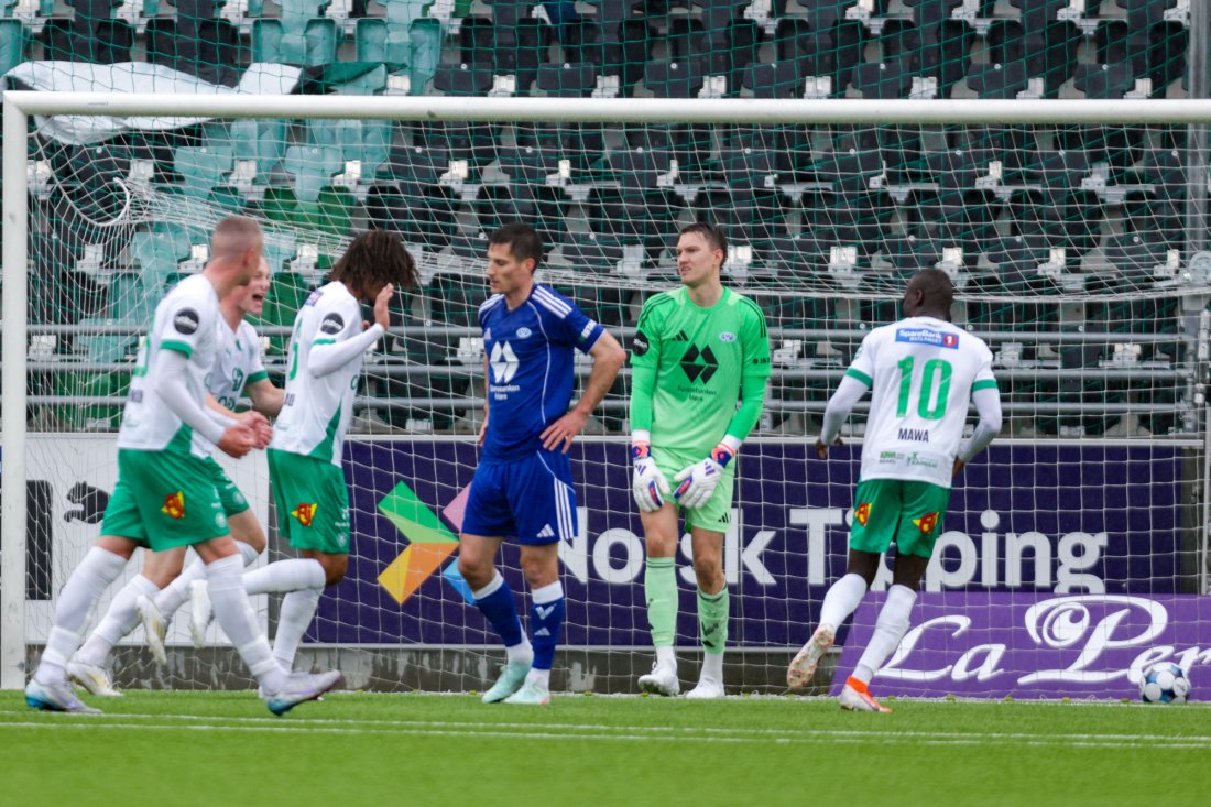 Alwande Roaldsøy jubler svært behersket for mål mot Molde på Briskeby. Foto: Jonas Been Henriksen / NTB