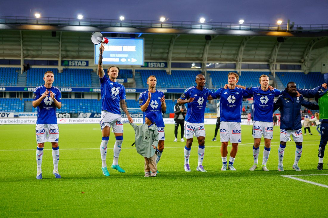 Moldespillerne feirer 2-0-seieren mot Tromsø og ny spenning om billettene til Europa neste år. Foto: Svein Ove Ekornesvåg / NTB