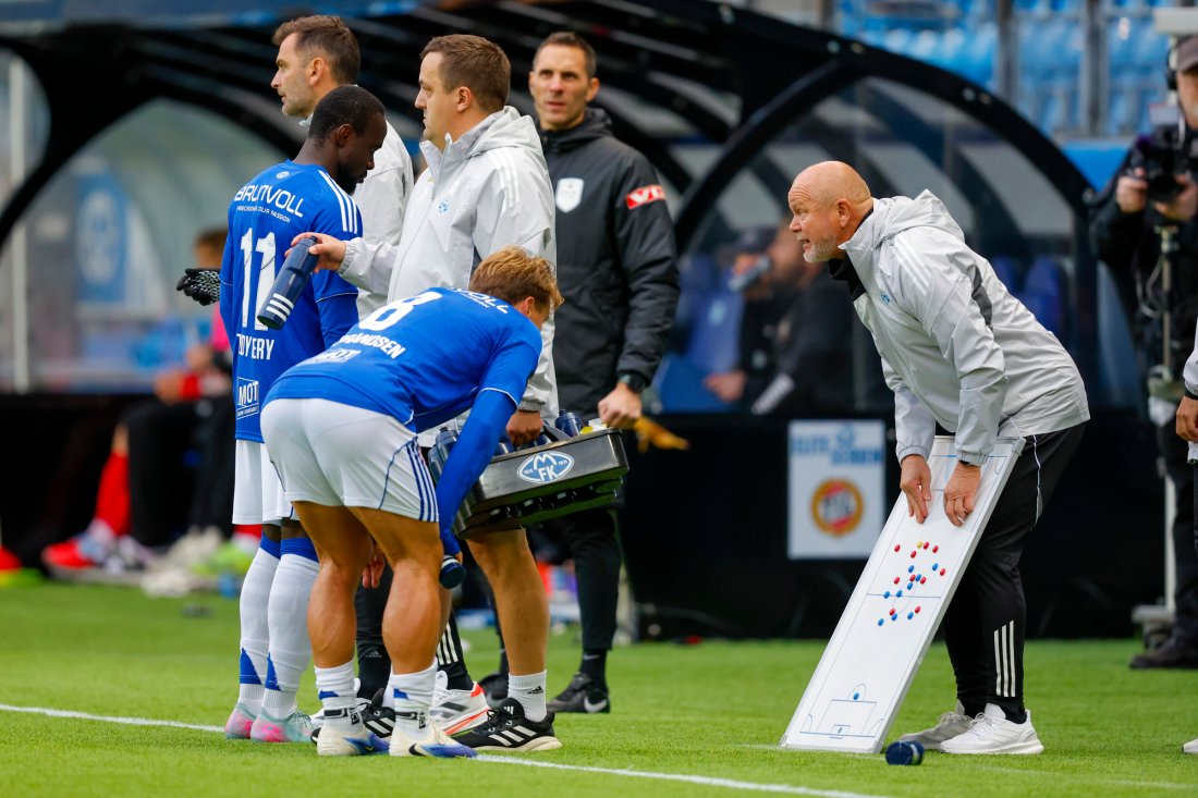Per Mathias Høgmo måtte tåle gult kort etter dette stuntet. Foto: Svein Ove Ekornesvåg / NTB